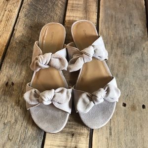 Women’s Gunmetal Bonya Sandals SZ 10 Leather upper, with Bows, very cute